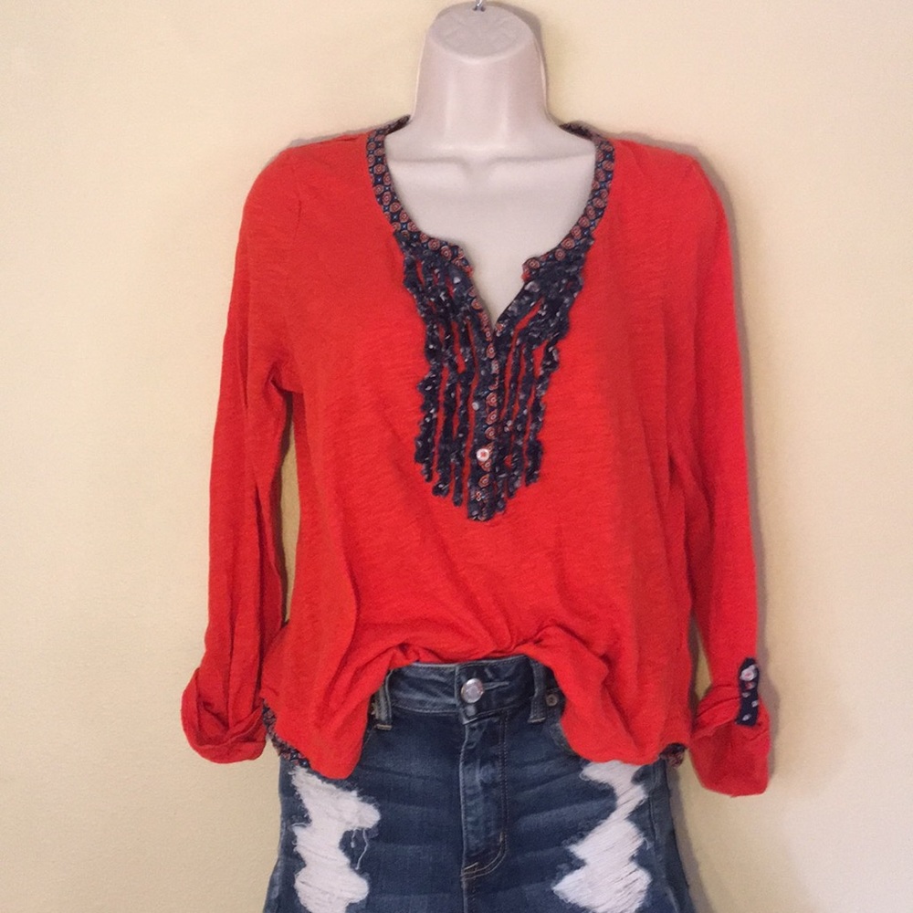 9-HI 5 at Anthropology John Henry tee Red & blue